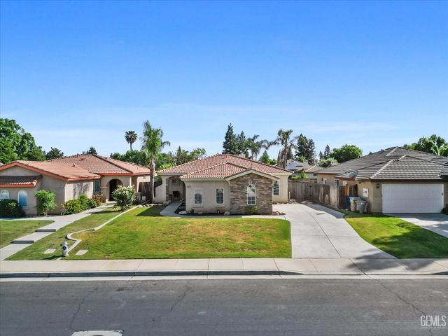 9803 Manhattan Drive, Bakersfield, CA 93312