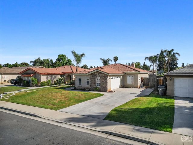 9803 Manhattan Drive, Bakersfield, CA 93312