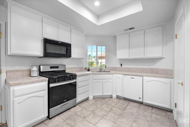 9803 Manhattan Drive, Bakersfield, CA 93312