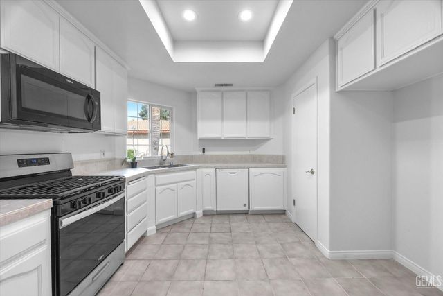 9803 Manhattan Drive, Bakersfield, CA 93312