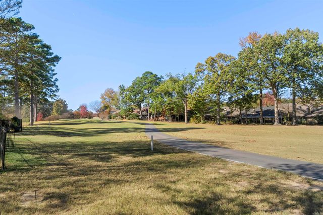 20 Fairway Woods Circle, Maumelle, AR 72113