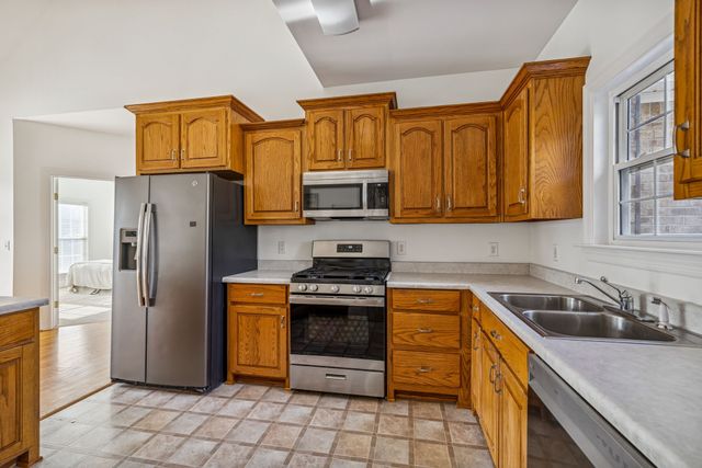 2131 Spring Lake Dr, Spring Hill, TN 37174