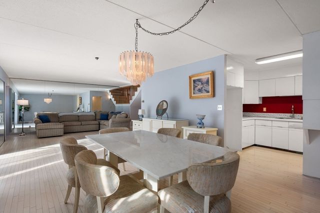 55 Tall Oaks Dr L8, Weymouth, MA 02190