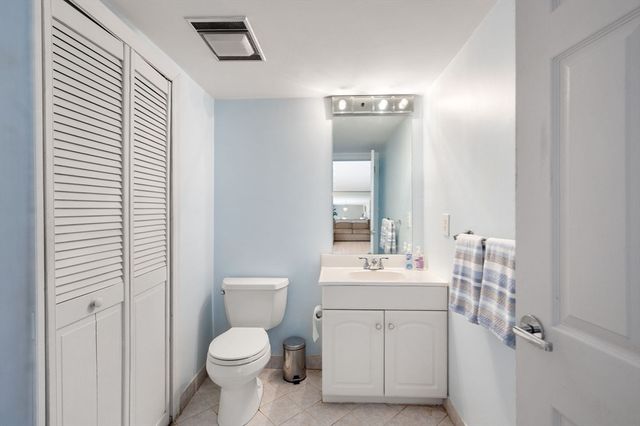 55 Tall Oaks Dr L8, Weymouth, MA 02190