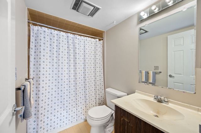 55 Tall Oaks Dr L8, Weymouth, MA 02190