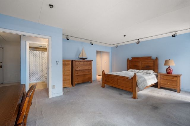 55 Tall Oaks Dr L8, Weymouth, MA 02190