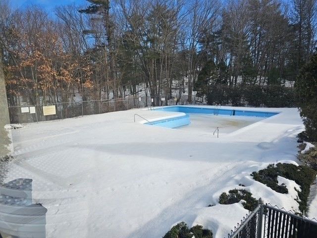 55 Tall Oaks Dr L8, Weymouth, MA 02190