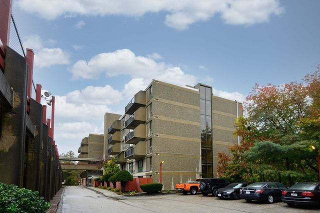 55 Tall Oaks Dr L8, Weymouth, MA 02190