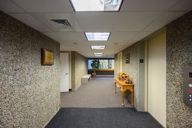 55 Tall Oaks Dr L8, Weymouth, MA 02190