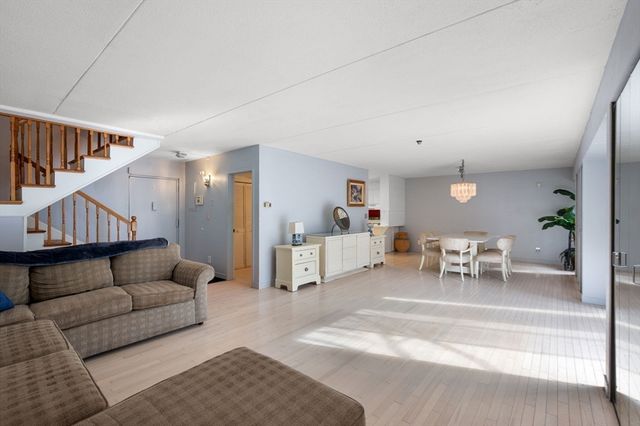 55 Tall Oaks Dr L8, Weymouth, MA 02190