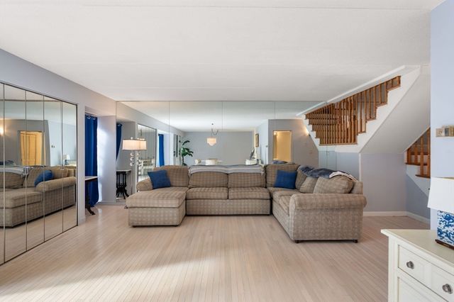 55 Tall Oaks Dr L8, Weymouth, MA 02190