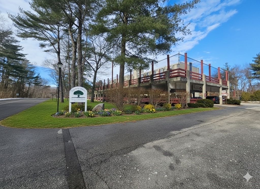 55 Tall Oaks Dr L8, Weymouth, MA 02190