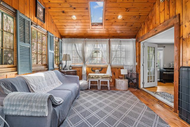 5 Chartwell Court, Londonderry, NH 03053