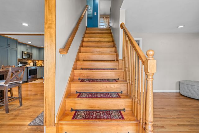 5 Chartwell Court, Londonderry, NH 03053
