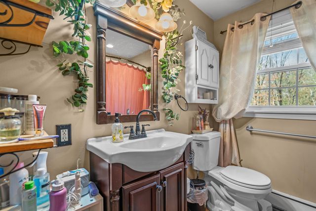 5 Chartwell Court, Londonderry, NH 03053