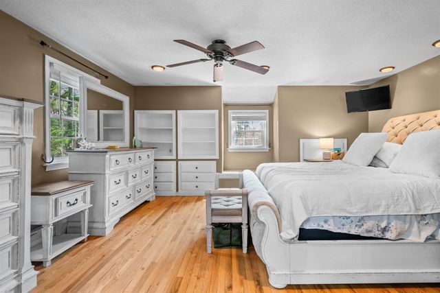 5 Chartwell Court, Londonderry, NH 03053