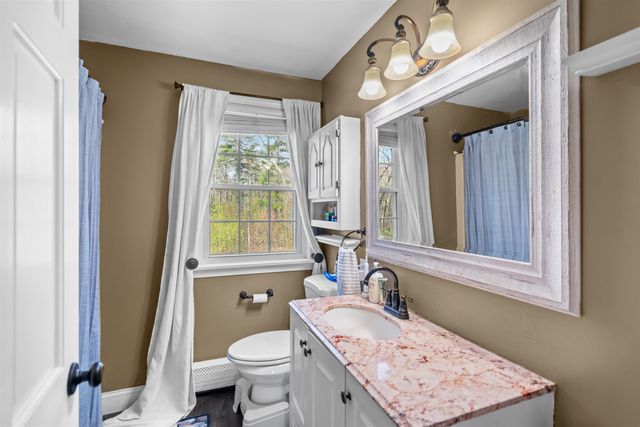 5 Chartwell Court, Londonderry, NH 03053
