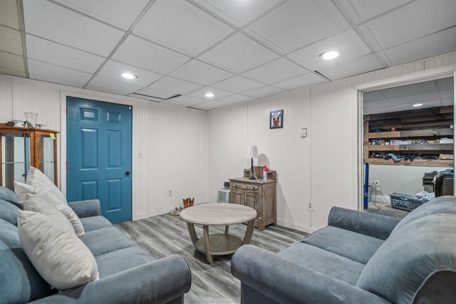 5 Chartwell Court, Londonderry, NH 03053