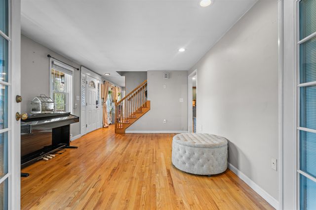 5 Chartwell Court, Londonderry, NH 03053