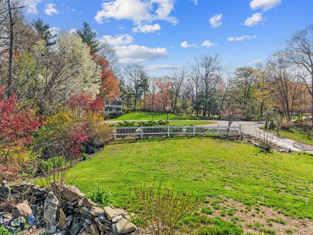 5 Chartwell Court, Londonderry, NH 03053