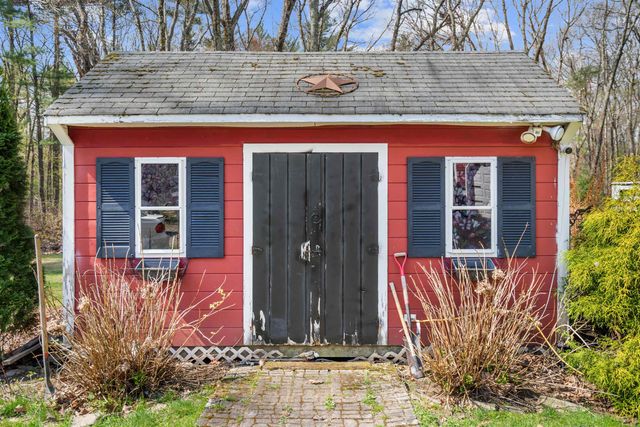 5 Chartwell Court, Londonderry, NH 03053
