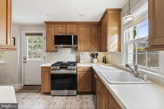 937 GREENBRIAR LN, Springfield, PA 19064