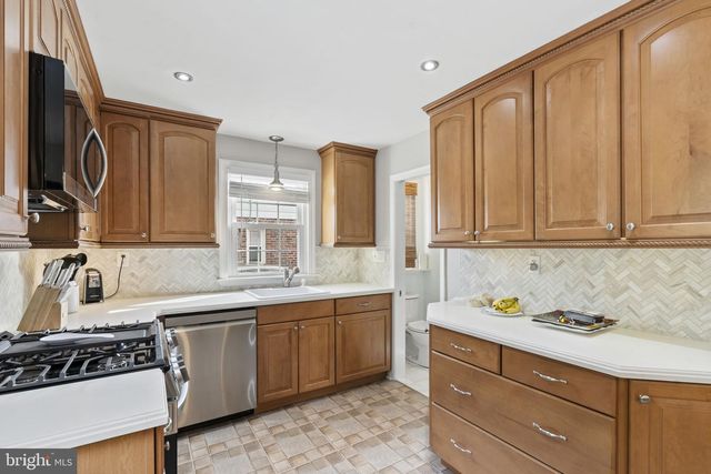 937 GREENBRIAR LN, Springfield, PA 19064