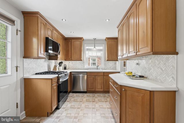 937 GREENBRIAR LN, Springfield, PA 19064