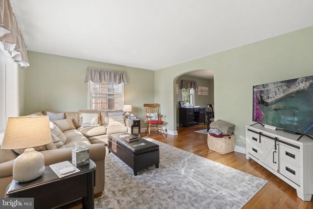 937 GREENBRIAR LN, Springfield, PA 19064