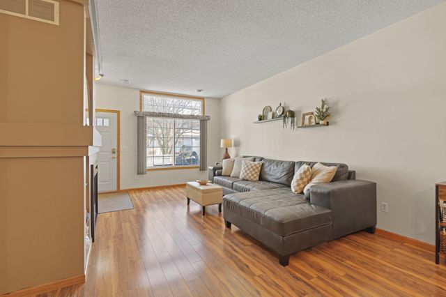 13037 Europa Trail Way N F, Hugo, MN 55038