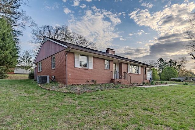 246 Fairview Avenue, Mount Airy, NC 27030