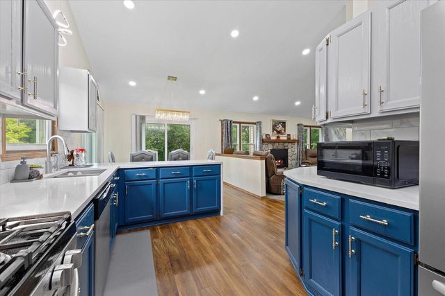 4102 W Minnesota COURT, Franklin, WI 53132