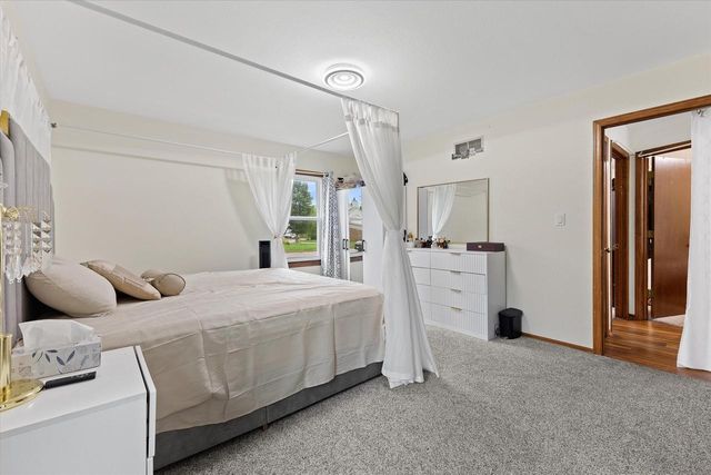 4102 W Minnesota COURT, Franklin, WI 53132