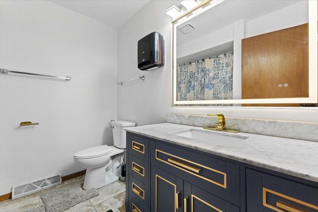 4102 W Minnesota COURT, Franklin, WI 53132