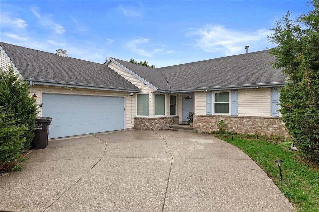 4102 W Minnesota COURT, Franklin, WI 53132