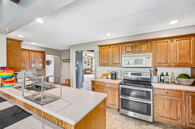 3118 N County Road 5 3118 N County Road 5, Bellefontaine, OH 43311