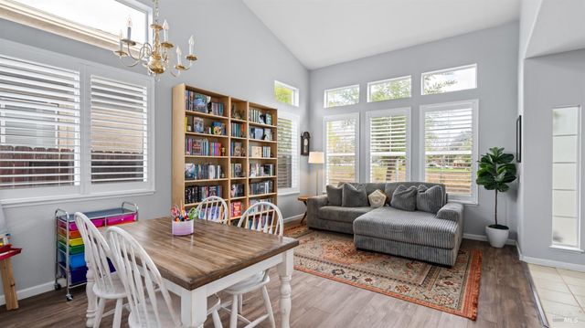 1407 Woodside Cir, Petaluma, CA 94954