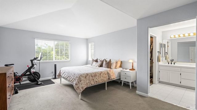 1407 Woodside Cir, Petaluma, CA 94954