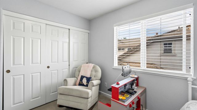 1407 Woodside Cir, Petaluma, CA 94954