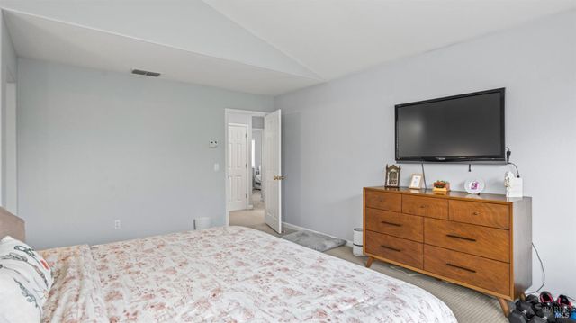 1407 Woodside Cir, Petaluma, CA 94954