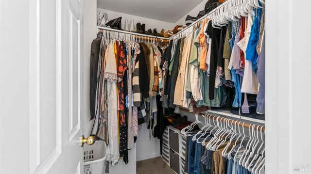 1407 Woodside Cir, Petaluma, CA 94954