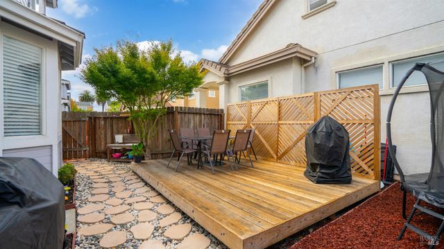 1407 Woodside Cir, Petaluma, CA 94954