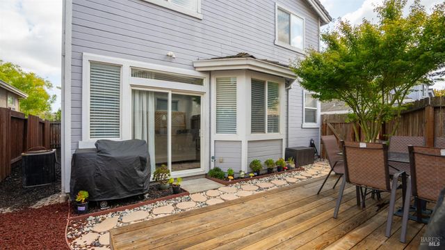 1407 Woodside Cir, Petaluma, CA 94954