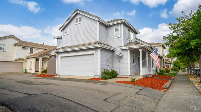 1407 Woodside Cir, Petaluma, CA 94954