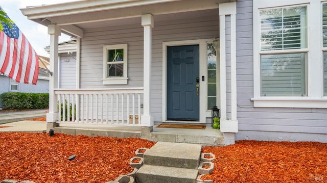 1407 Woodside Cir, Petaluma, CA 94954