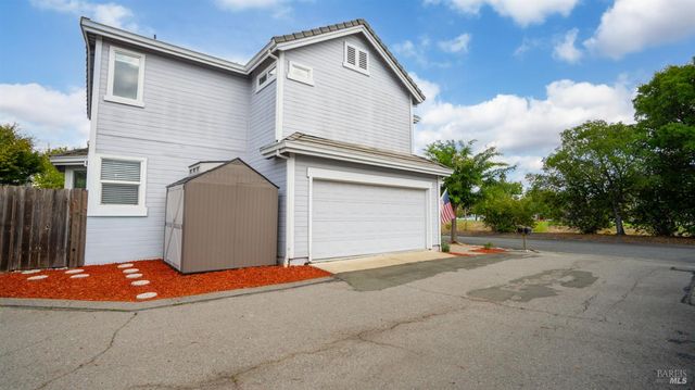 1407 Woodside Cir, Petaluma, CA 94954