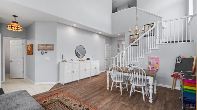 1407 Woodside Cir, Petaluma, CA 94954