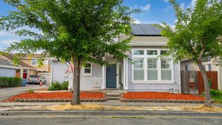 1407 Woodside Cir, Petaluma, CA 94954