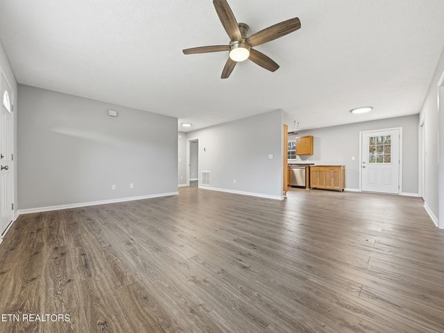 617 Hollow Drive, Strawberry Plains, TN 37871