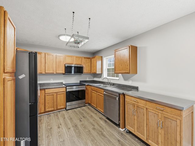 617 Hollow Drive, Strawberry Plains, TN 37871